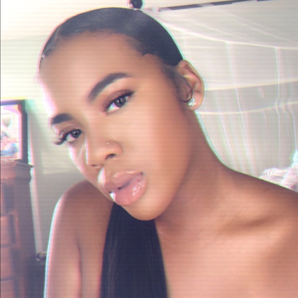 Meet your Posher, Crystal